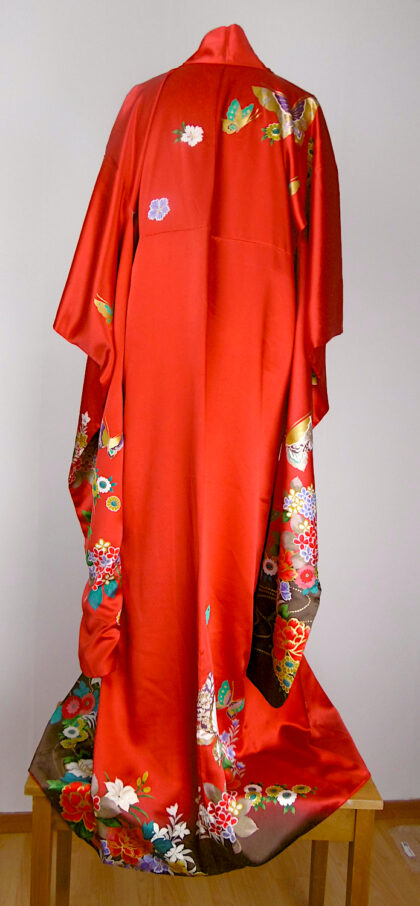 (11) Röd Furisode