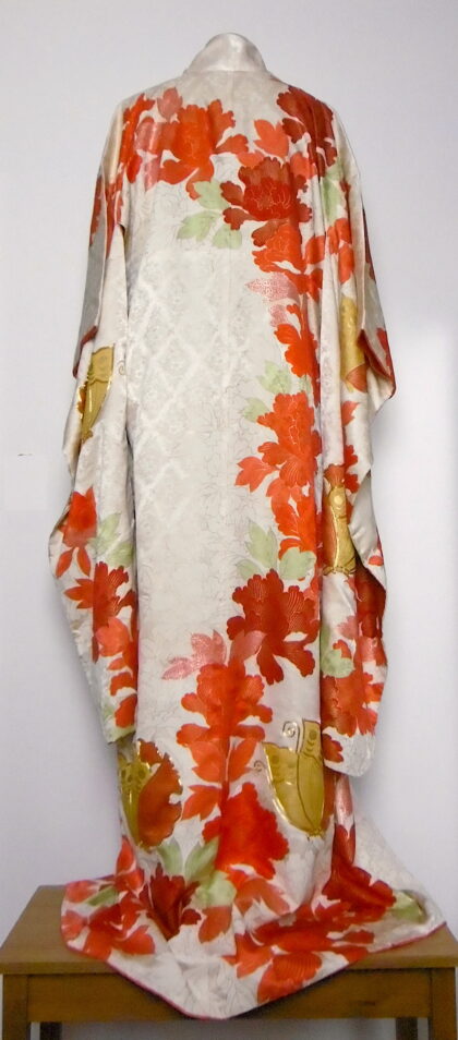 (21) Furisode Fjäril o Blomma